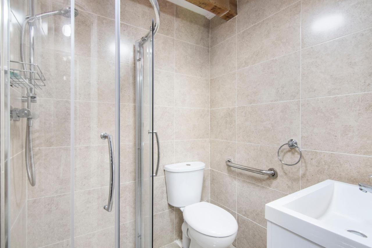 The Roost Group - The Coach House - Hot Tub Villa Gravesend Exterior photo