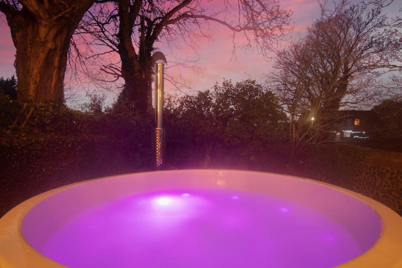 The Roost Group - The Coach House - Hot Tub Villa Gravesend Exterior photo