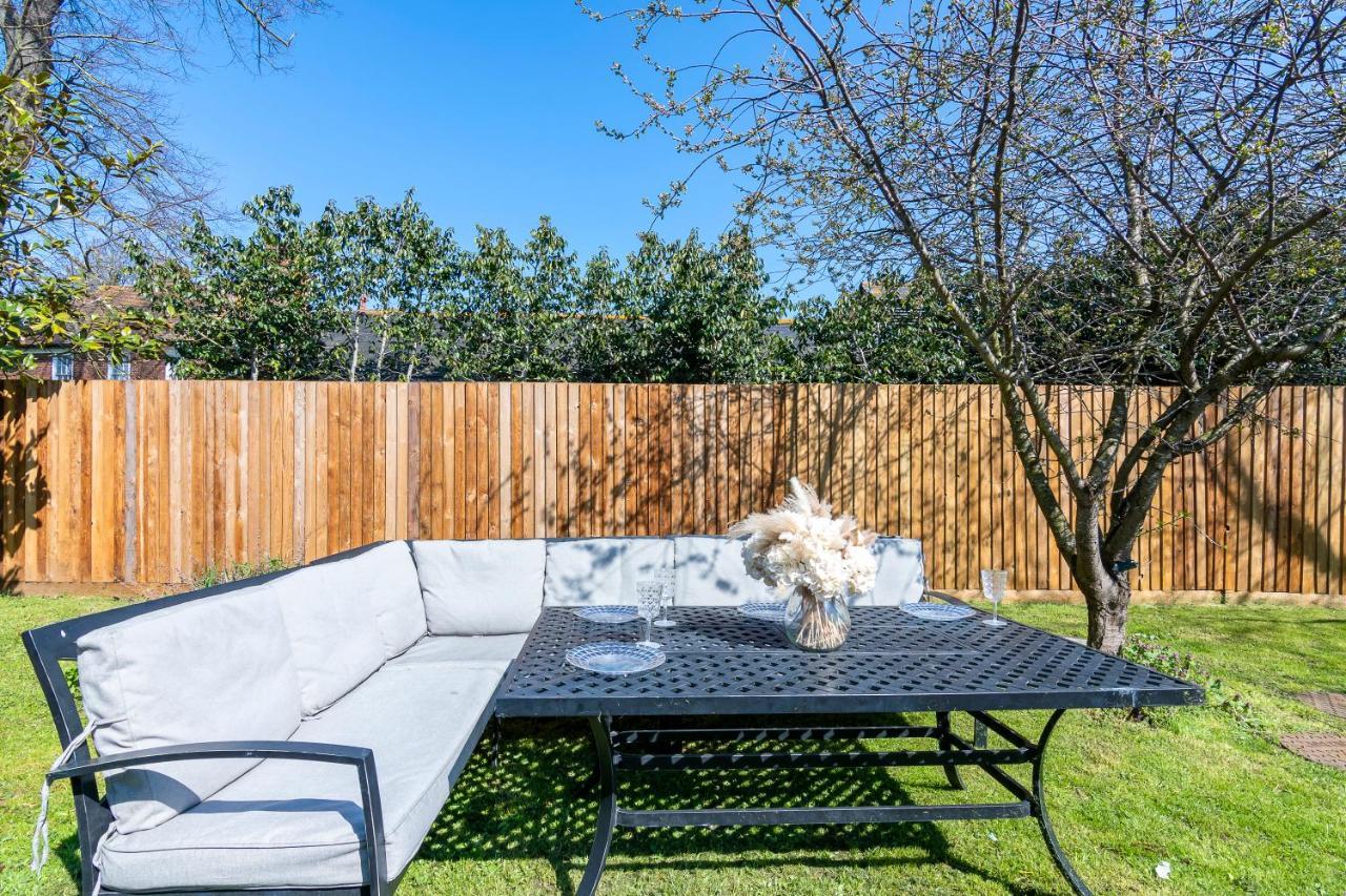The Roost Group - The Coach House - Hot Tub Villa Gravesend Exterior photo